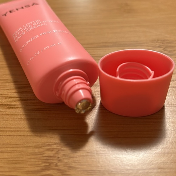 Yensa Pink Lotus Peptide Renewal Cream, BNIB - Picture 4 of 4